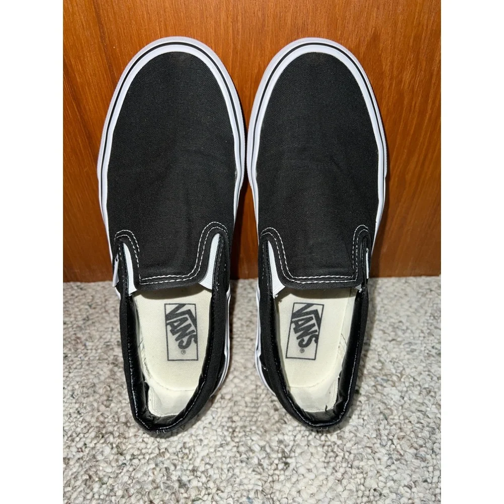 Black Vans Classic Slip-On - Picture 3 of 11